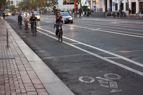 This section of Market Street betwen 8th and 9th still hasn't been painted green or protected with safe-hit posts. Photos by Bryan Goebel.
