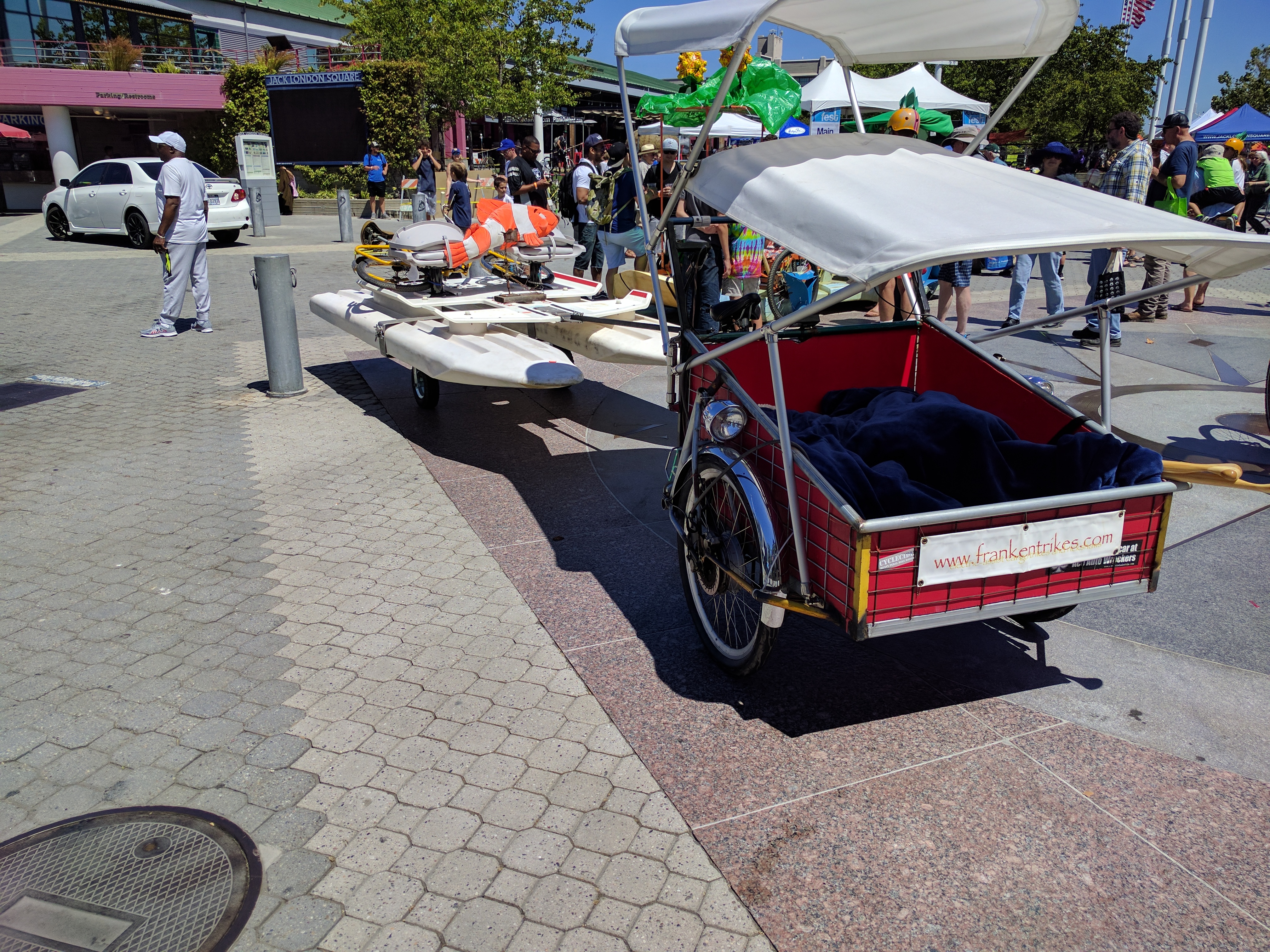Surfs up...and ready to pedal away. Photo: Streetsblog/Rudick