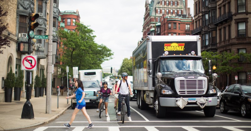 Which Bike Lanes Should Be Protected? New Guide Offers Specifics