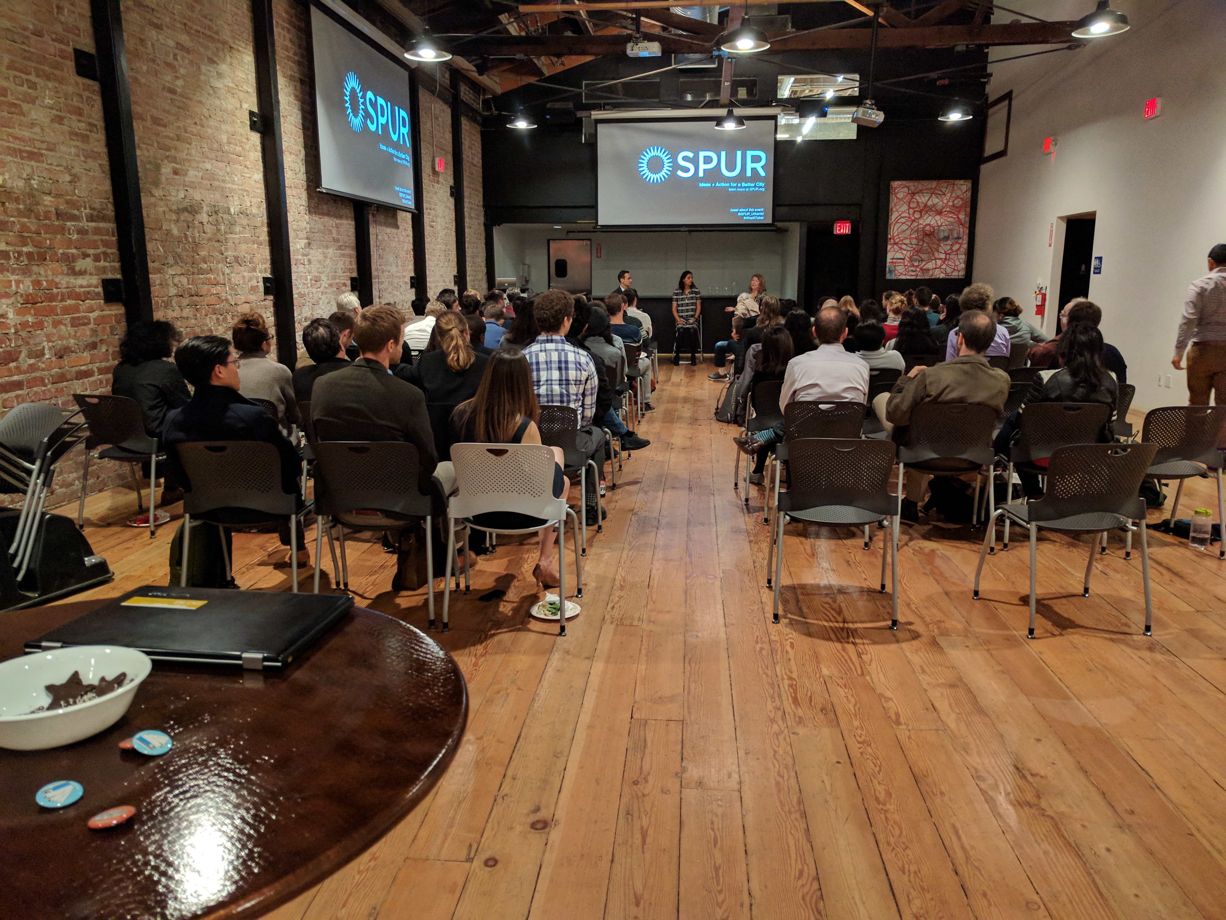 The packed house at SPUR Oakland last night. Photo: Streetsblog/Rudick