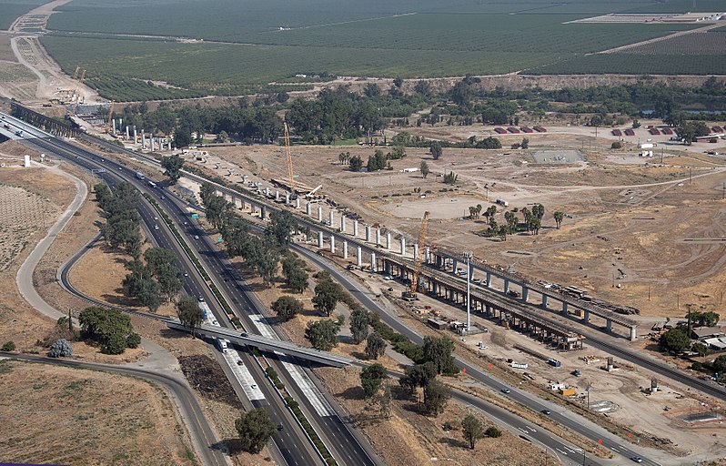 The San Joaquin River Viaduct for California HSR, under construction. Photo: Wikimedia commons