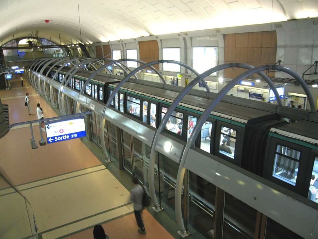 Screen Doors Coming to Oakland BART Station