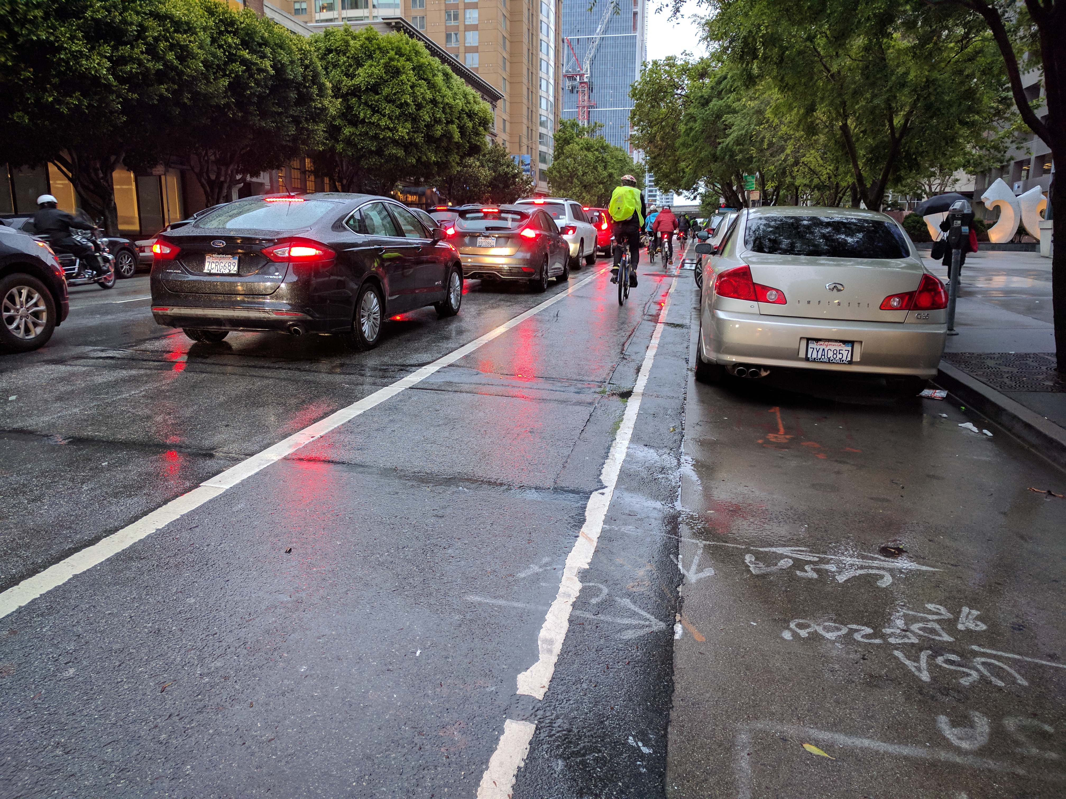 Meanwhile, much of Folsom continues to have a dangerous, unprotected bike lane. One hopes it won't require yet another death to get this made into a protected bike lane