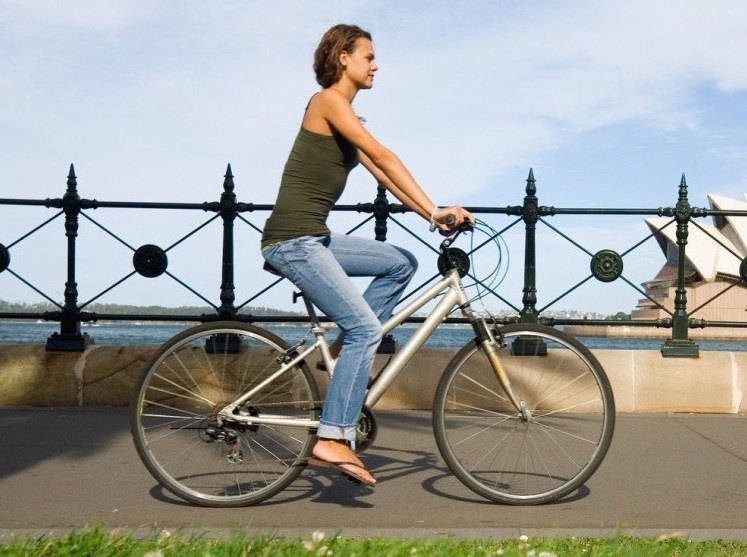 Bike Group to Feds: Helmet Laws are Bad