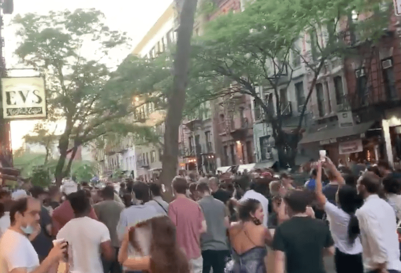 Crowds at Restaurants Show the Need For Open Space Now