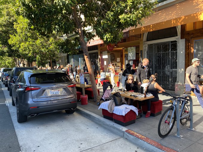 Weekend Roundup: Crowded Sidewalks, Shared Streets, and Shiny Trains