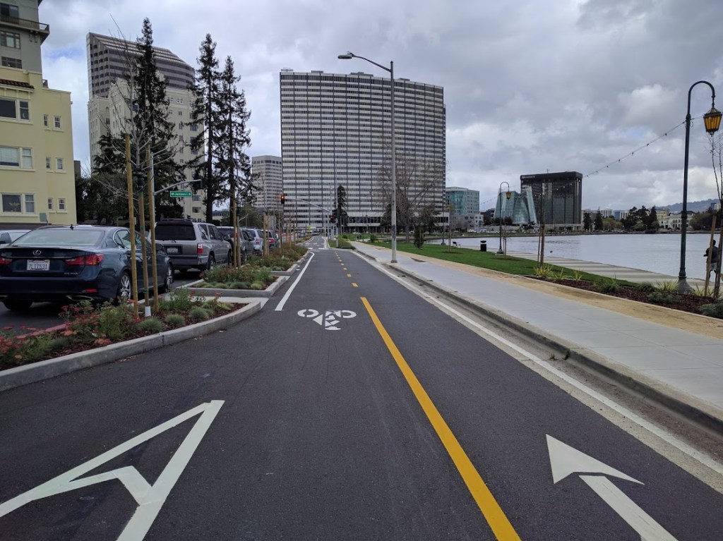 OakDOT Killing Grand Avenue Road Diet at AC Transit’s Request