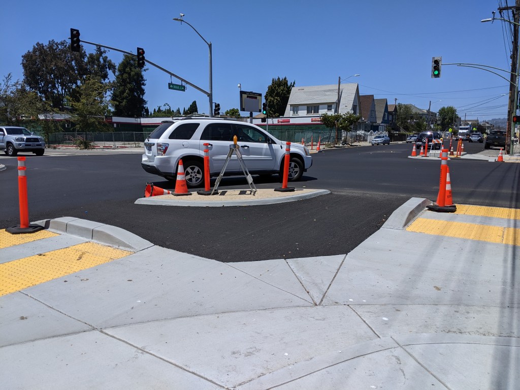Eyes on the Street: Two New Protected Intersections in Oakland