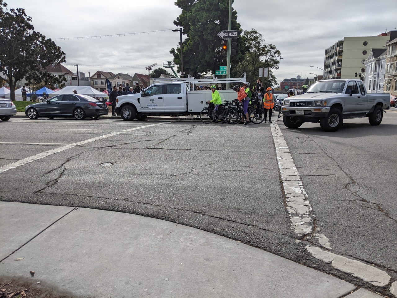 Another illegally parked Oakland truck