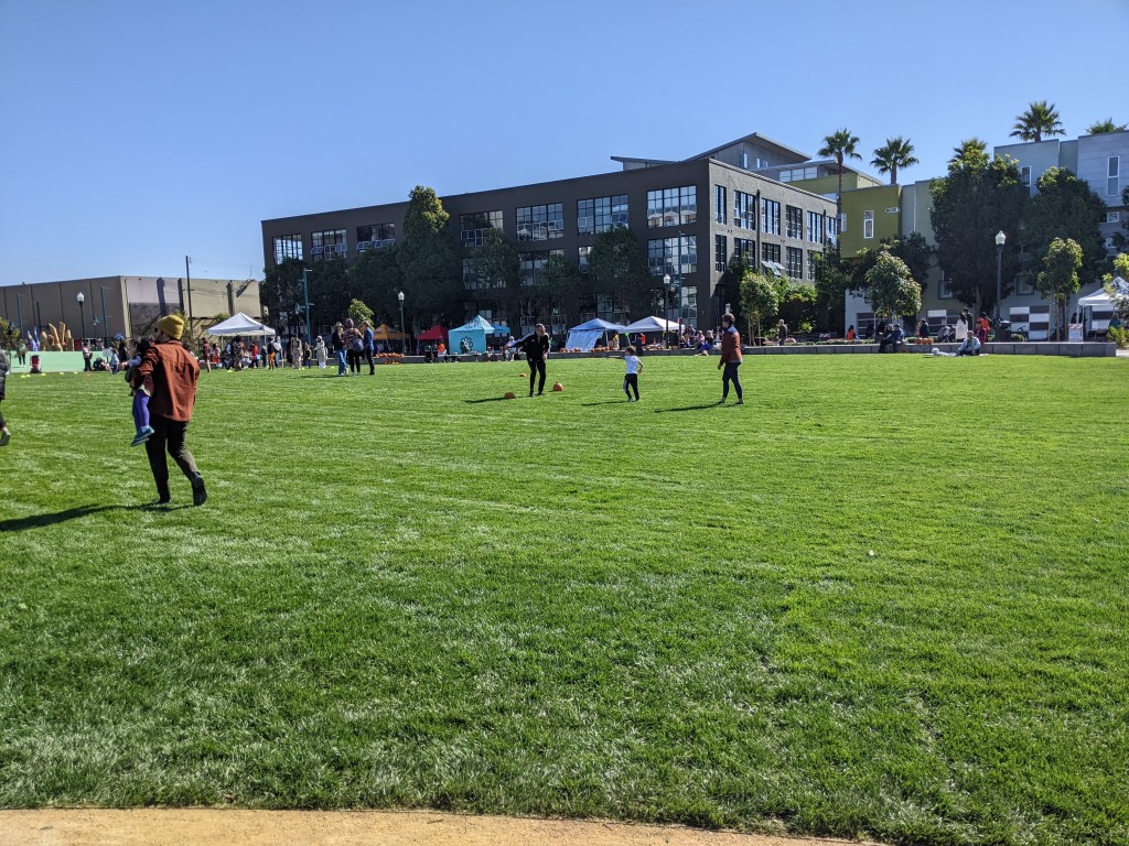 Huchiun Park Opens in Emeryville