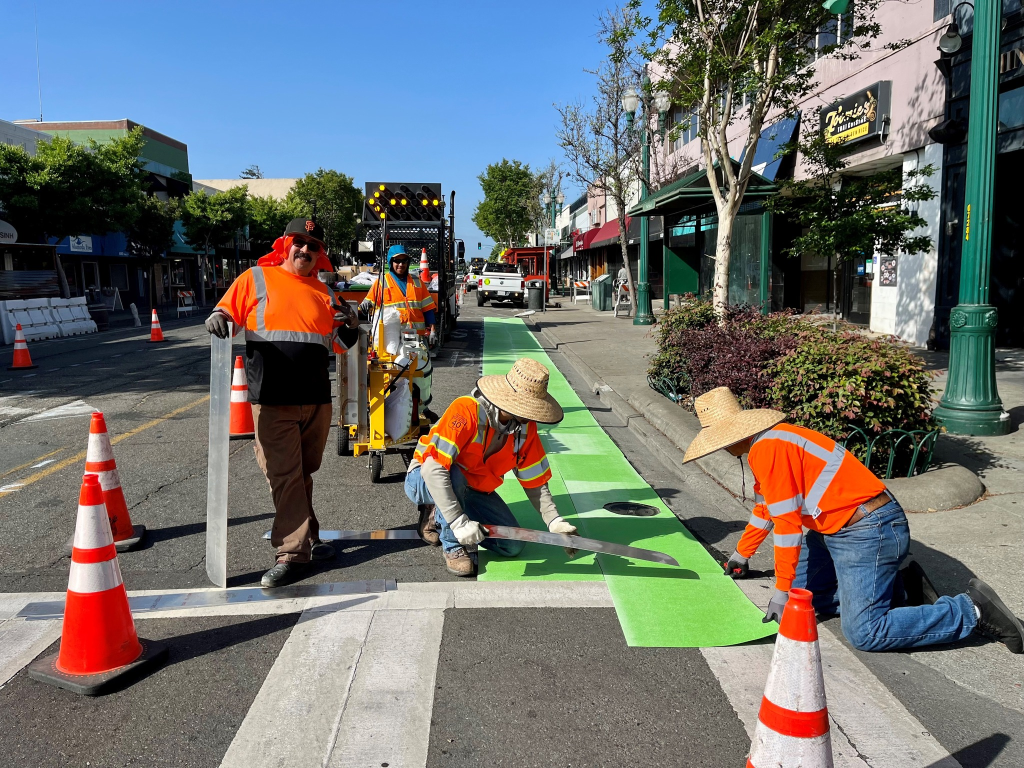 Alameda Installing Unprotected Bike Lanes on Park and Webster