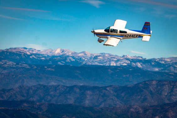 Pilot Videographer Flies Over High-speed Rail Construction