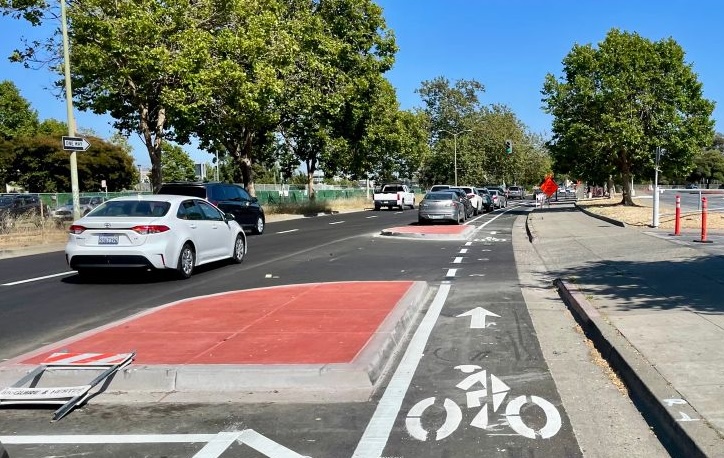 Bike East Bay Celebrates Six Protected Bike Lanes in Oakland
