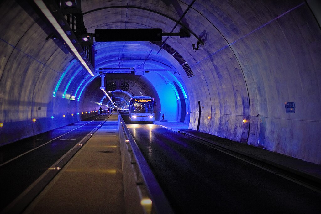 Commentary: The French City of Lyon Shows How to Connect Oakland and Western Alameda