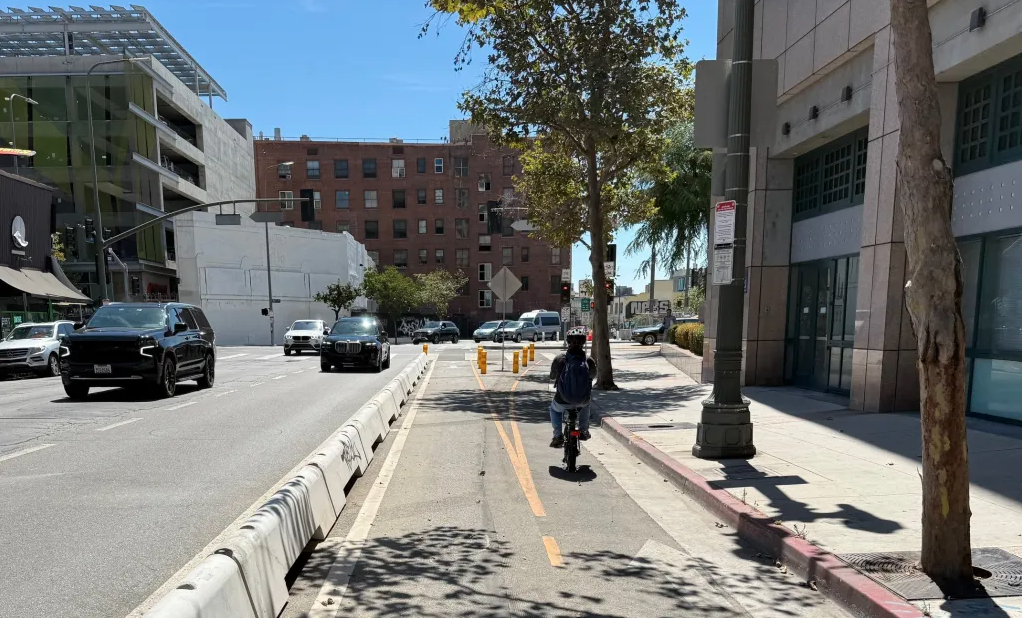 Eyes on the Street: Los Angeles Gets New Concrete-Barrier-Protection on 3rd Street Bikeway
