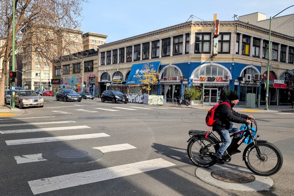 Driver Kills Bicyclist in Oakland