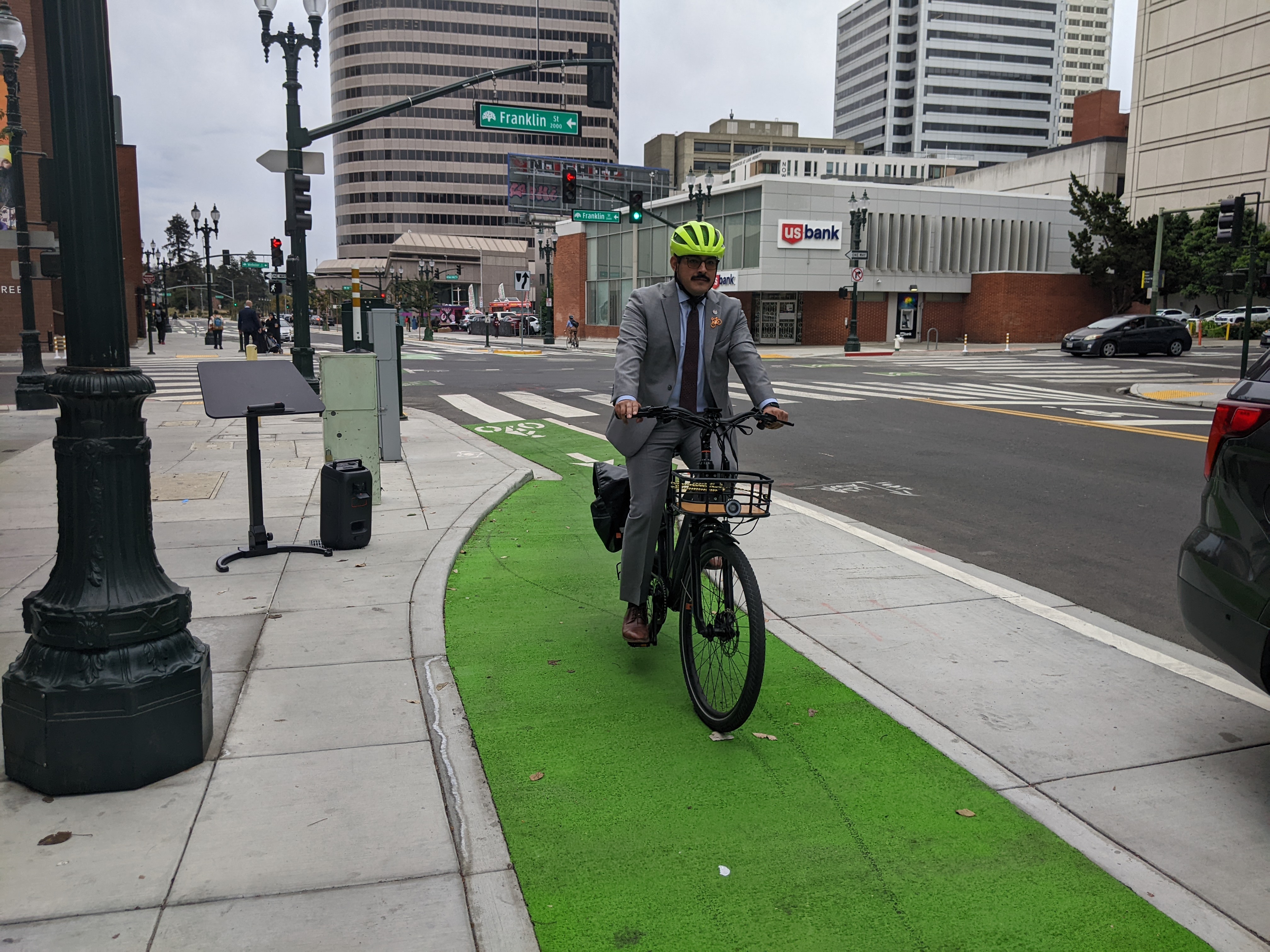 Oakland Celebrates New 20th Street Bikeway