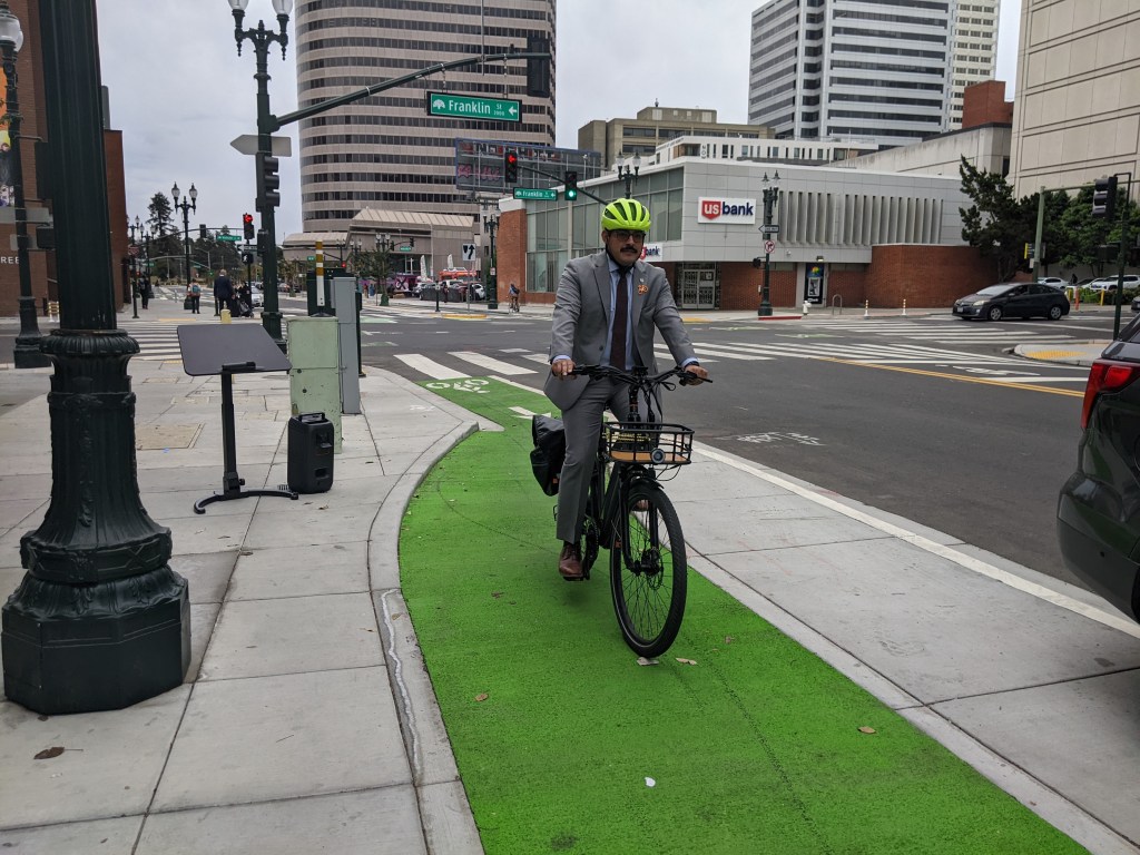 Oakland Celebrates New 20th Street Bikeway